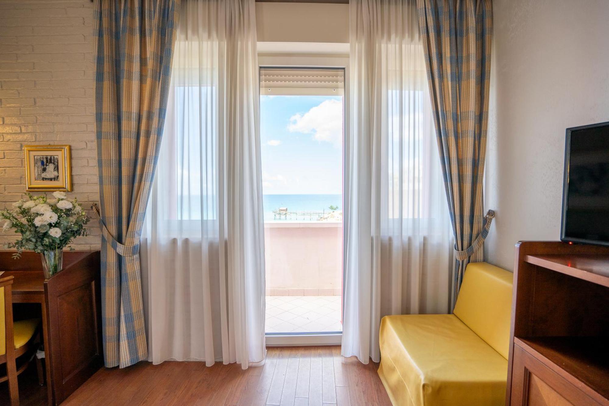 Art Hotel Santa Lucia Термоли Экстерьер фото